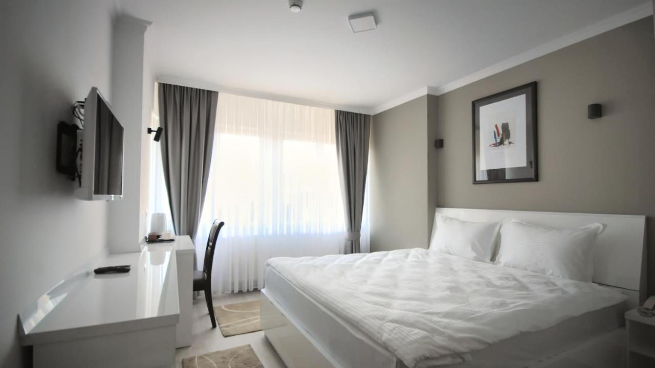 Hotel Callisto Pristina Exterior foto